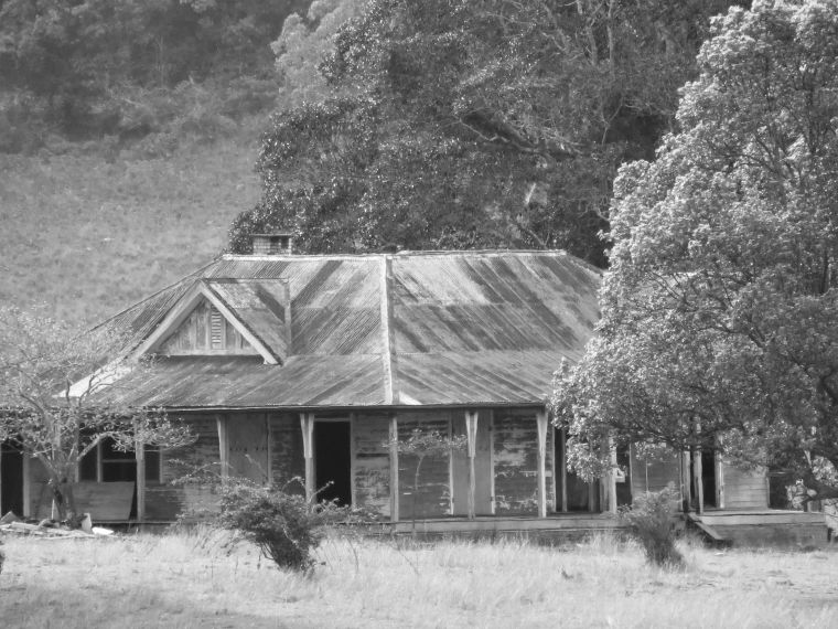 photo of an old Australian farm house