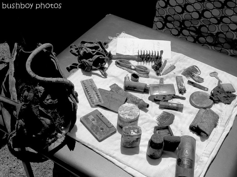 170822_blog challenge_traces of the past_handbag contents
