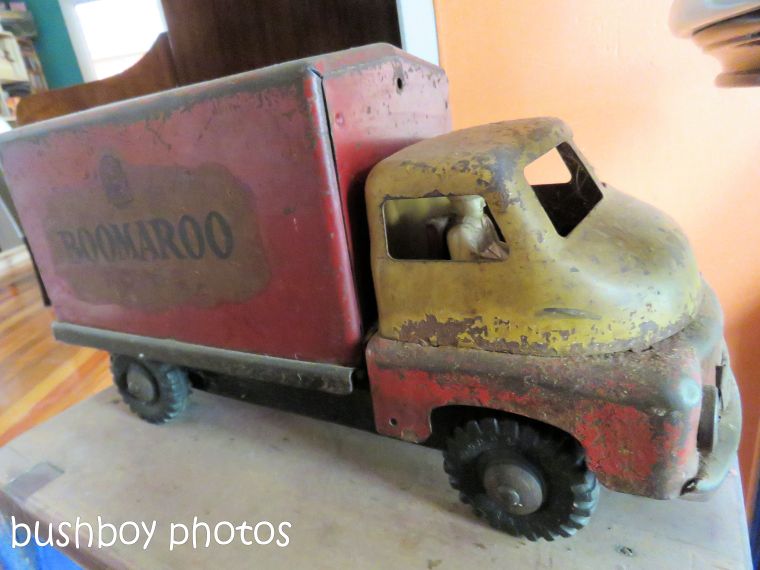 180816_blog challenge_toys_tin truck